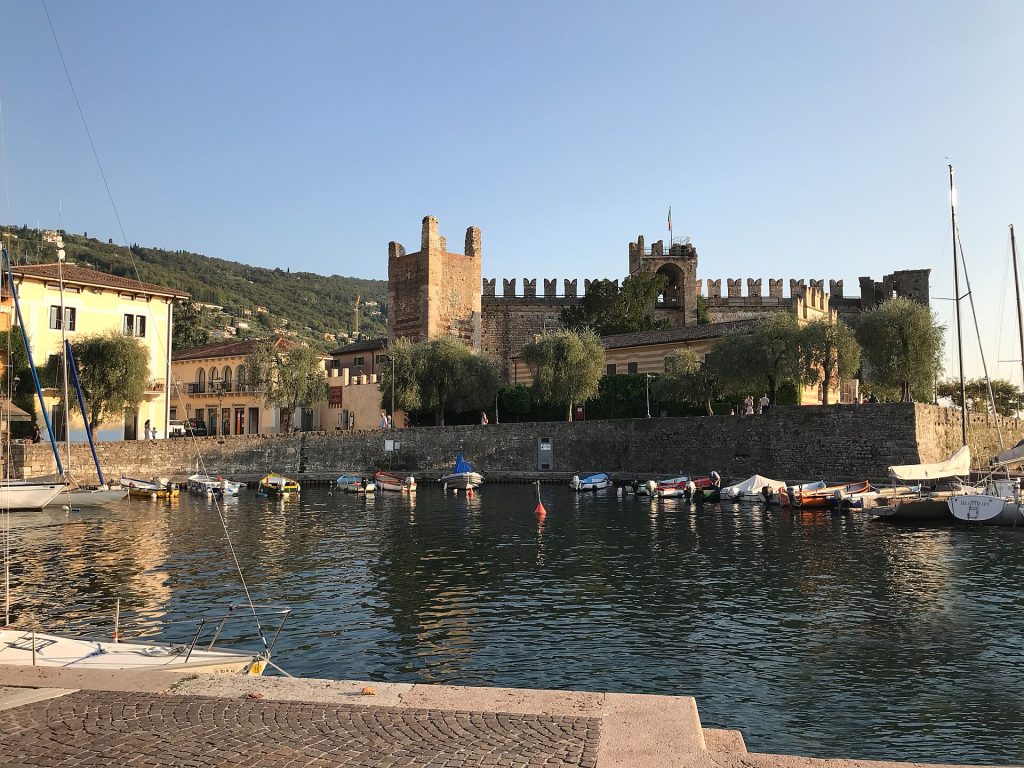 Porto e centro storico di Torri